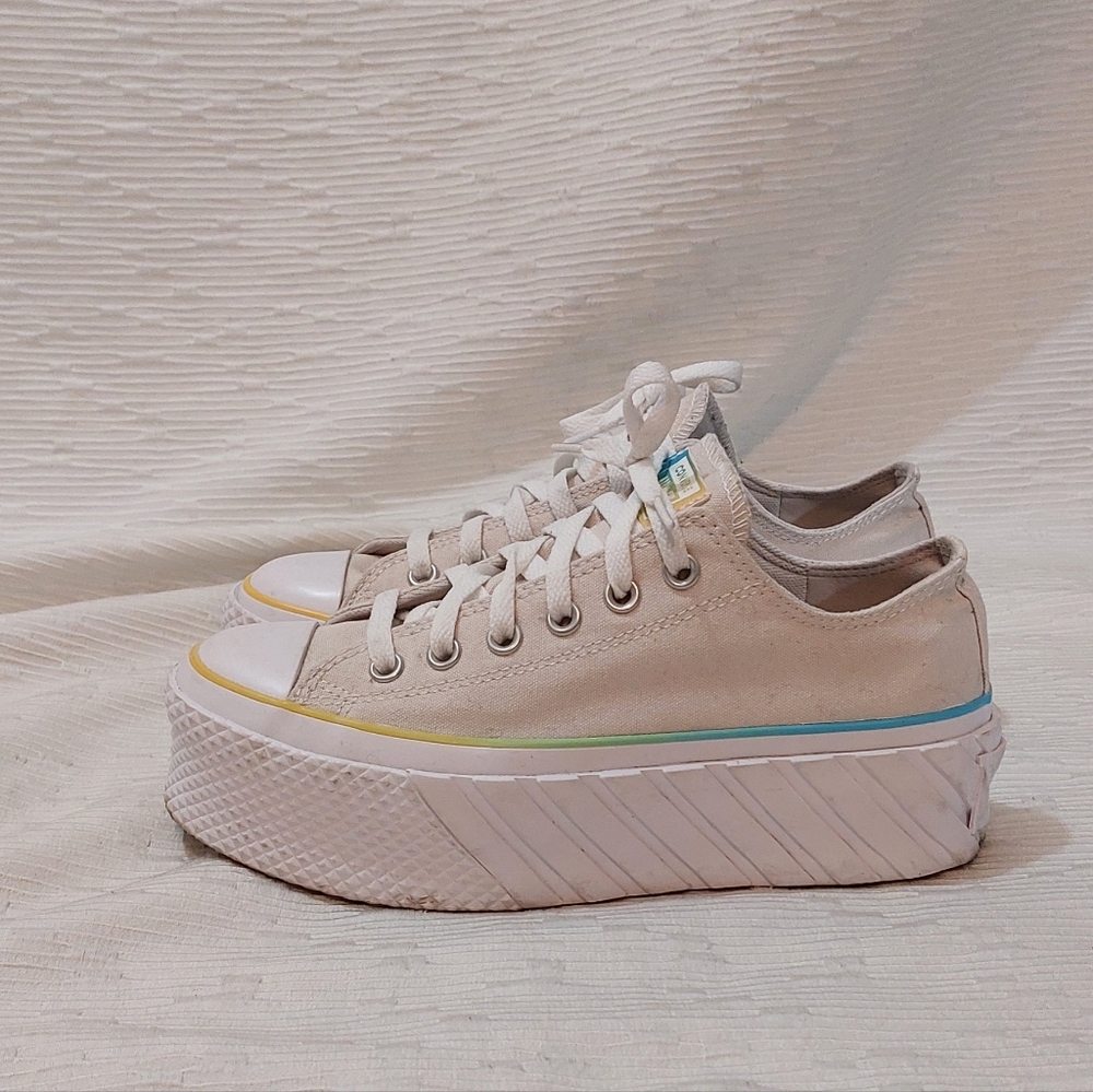 Converse Lift 2× 0x Platform Sneakers White with Pastel Trim - Picture 3 of 9
